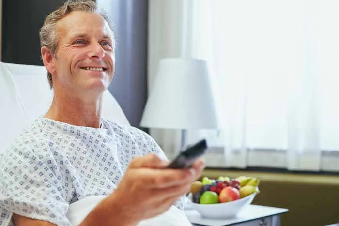 Services multimédias à l'hôpital - patient utilise television t a hopital - services multimedias